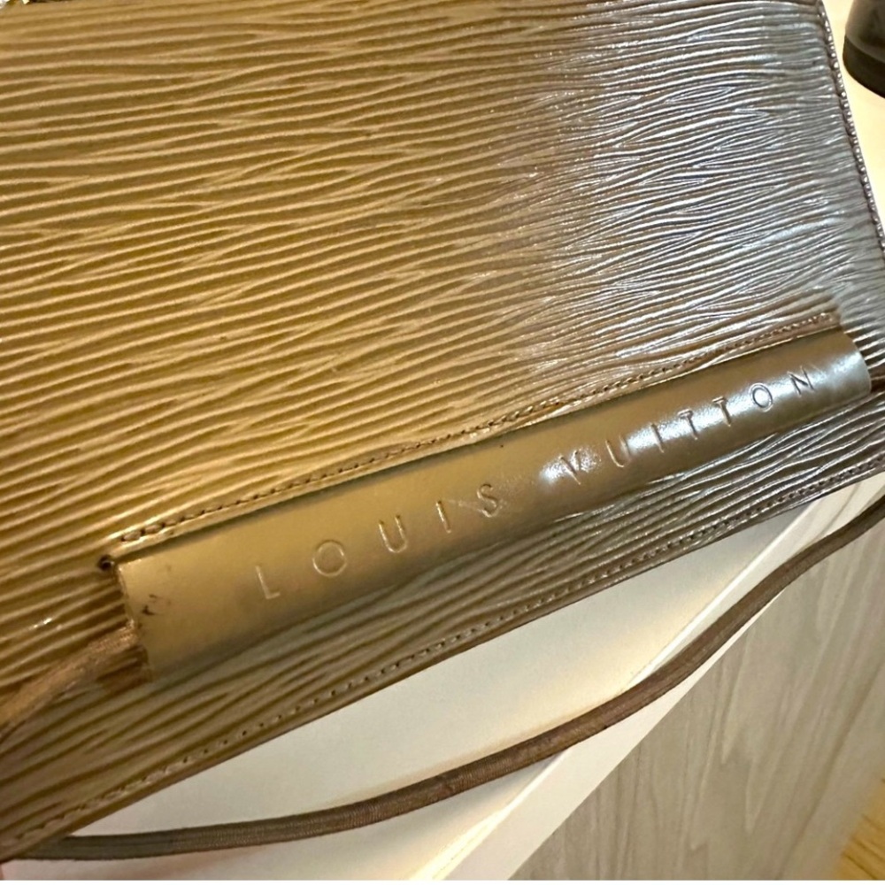 Louis Vuitton EPI Wallet - Picture 2 of 9